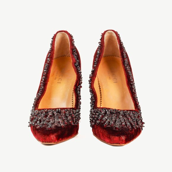 Gucci by Tom Ford S/S 1999 Burgundy Velvet Onyx Embellished Pumps - Picture 2 of 10